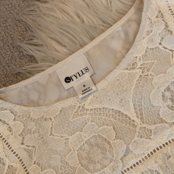 Gorgeous Cream Lace Blouse - Picture 3 of 5